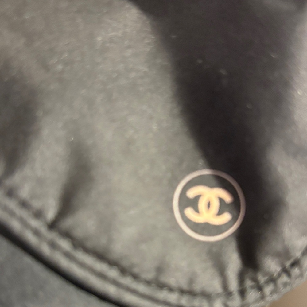 CHANEL Elegant Black Eye Mask - Picture 4 of 7